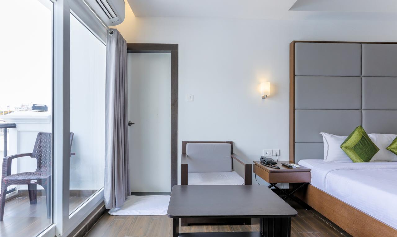 Hotel Crown Suites Kochi Εξωτερικό φωτογραφία